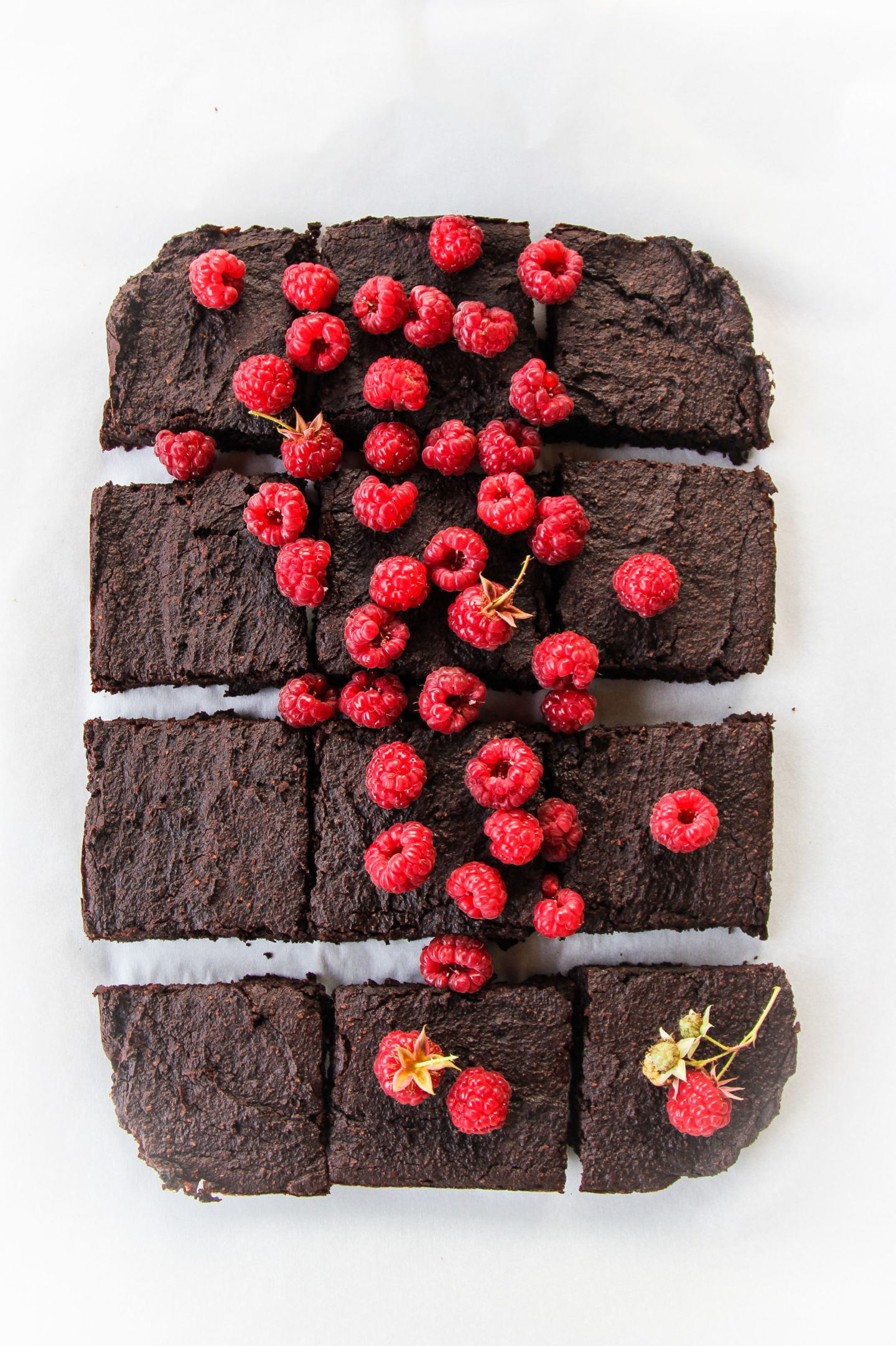 alt="brownie vegan cu avocado"