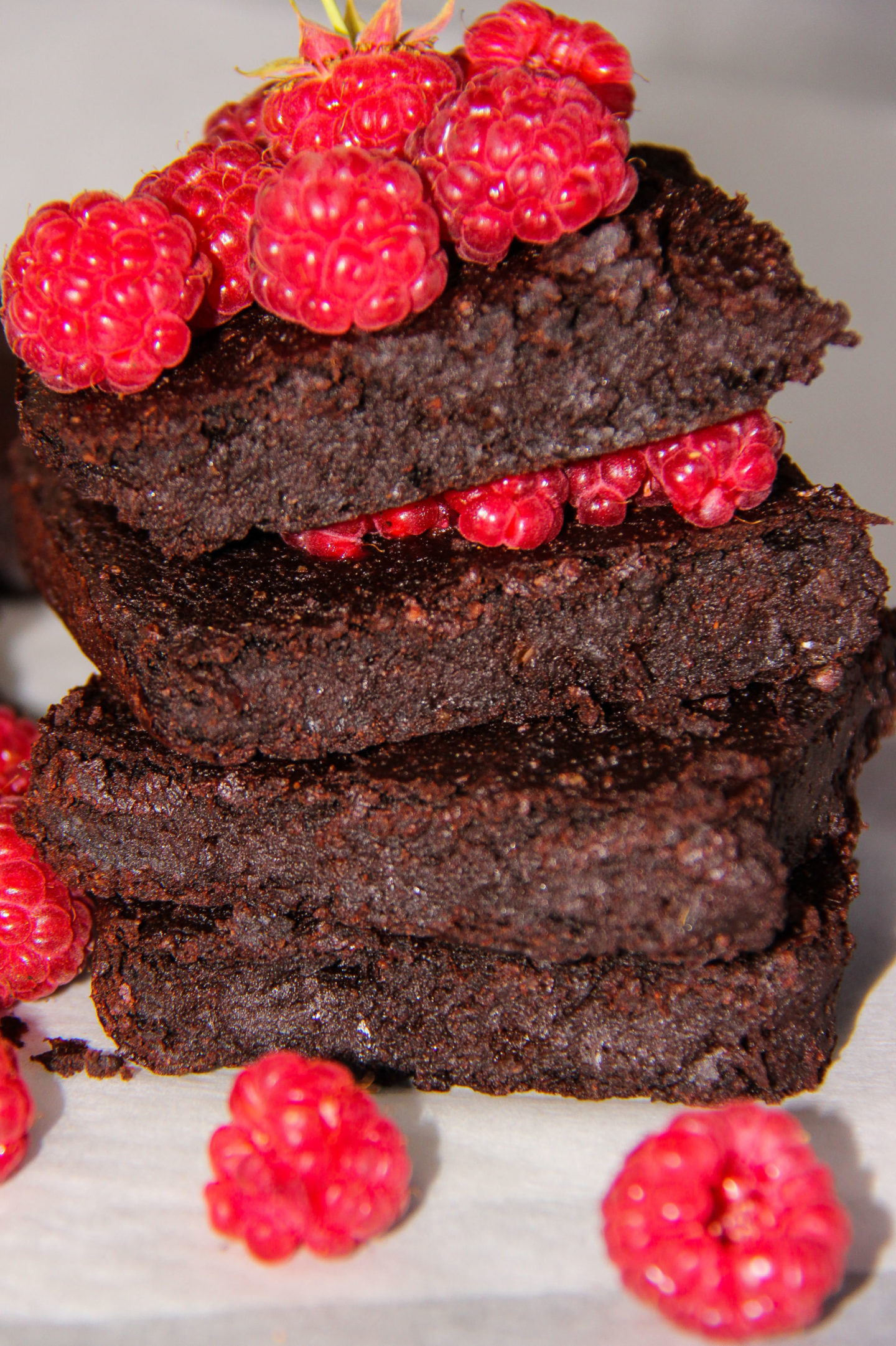 alt="brownie vegan cu avocado"