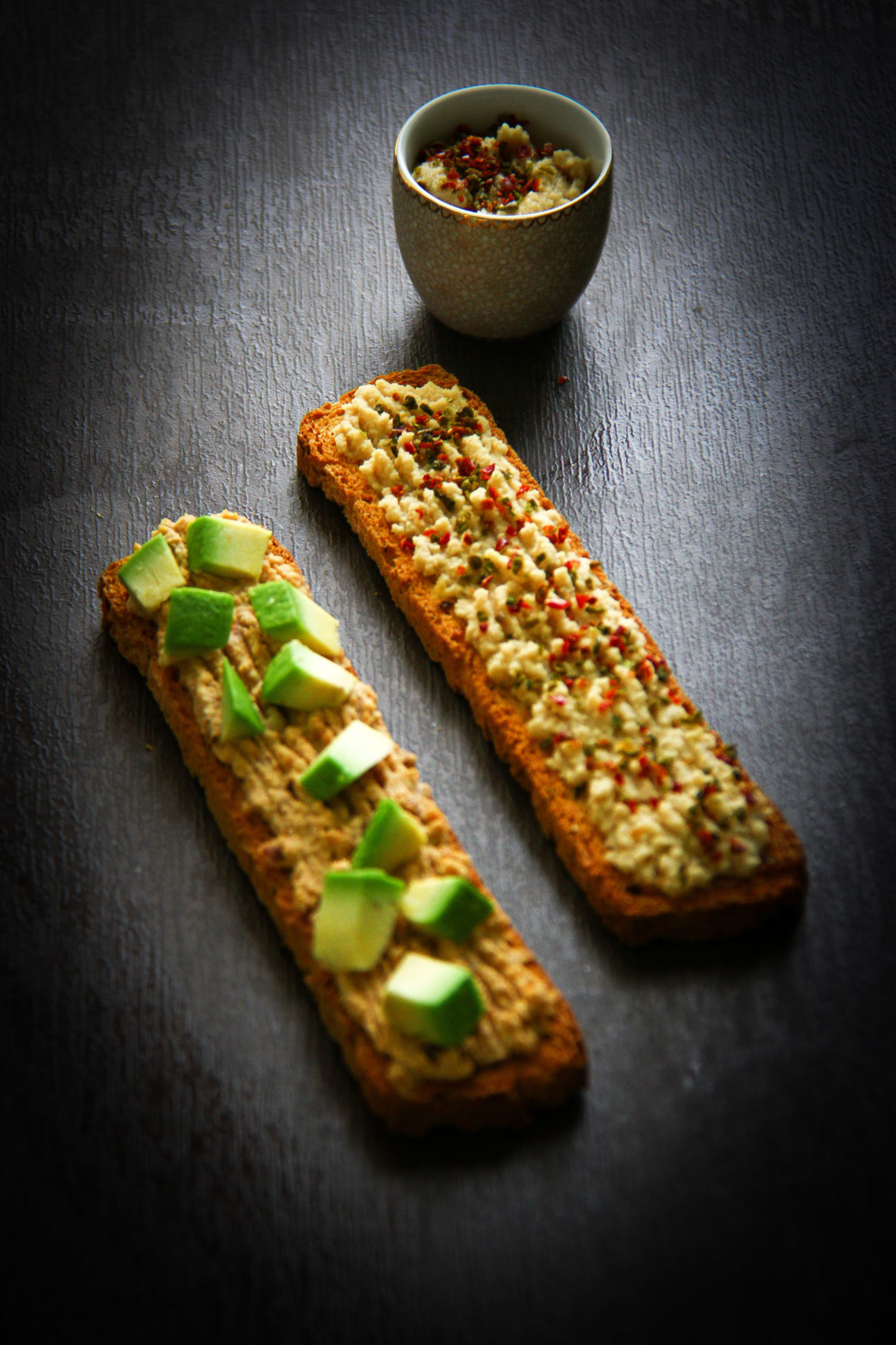 alt="pate crud raw vegan din migdale"