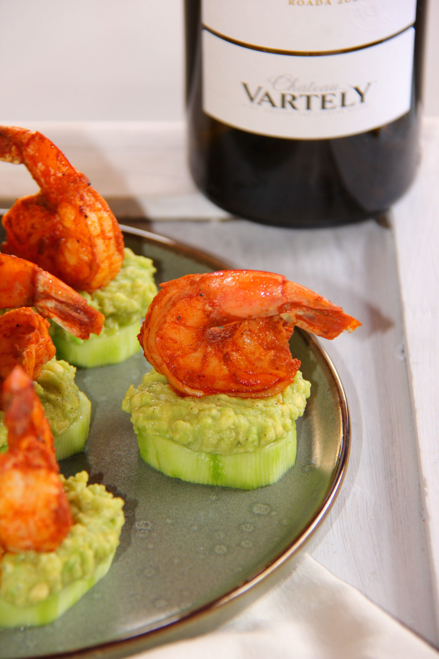 alt="aperitiv din avocado si creveti"